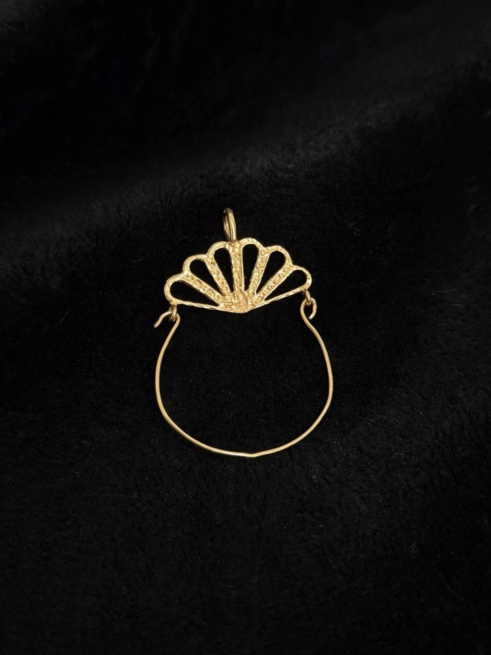 14K Solid Gold Fan Shell Pendant Charm – 1.41g